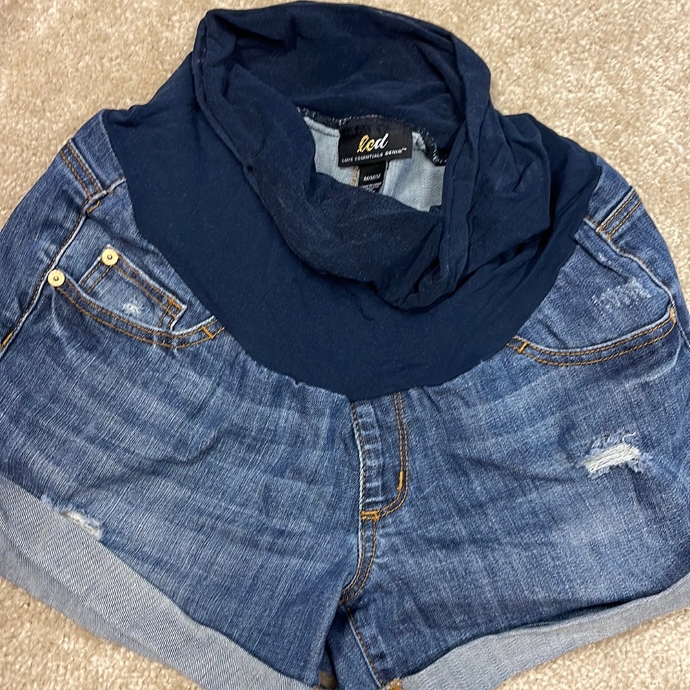 Distressed maternity shorts